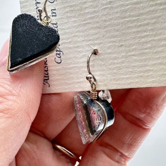 NWT Alaska’s Northern Lights Handcrafted Sterling Glass Heart Dangle Earrings - Picture 4 of 6